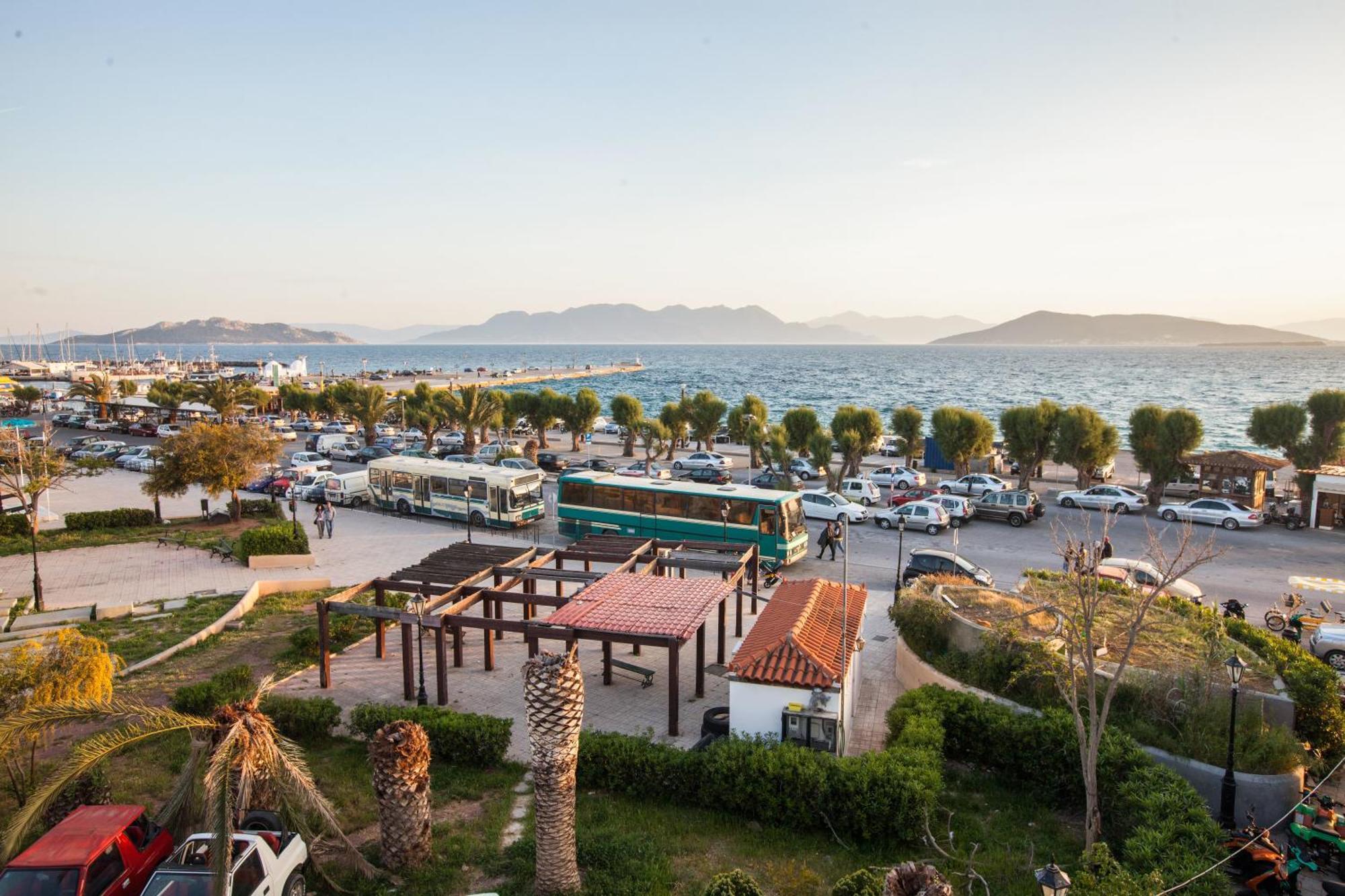 Togias Hotel Aegina Bagian luar foto