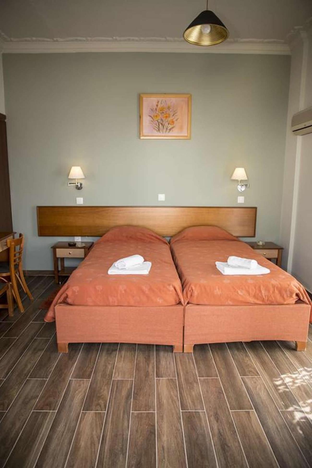 Togias Hotel Aegina Bagian luar foto