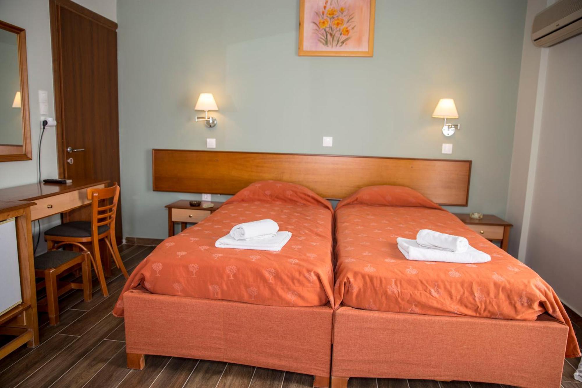 Togias Hotel Aegina Bagian luar foto