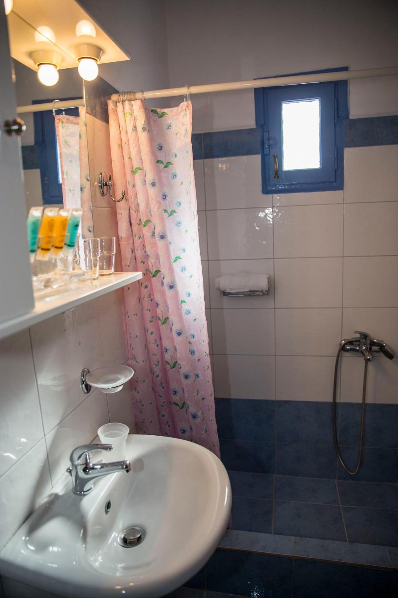 Togias Hotel Aegina Bagian luar foto