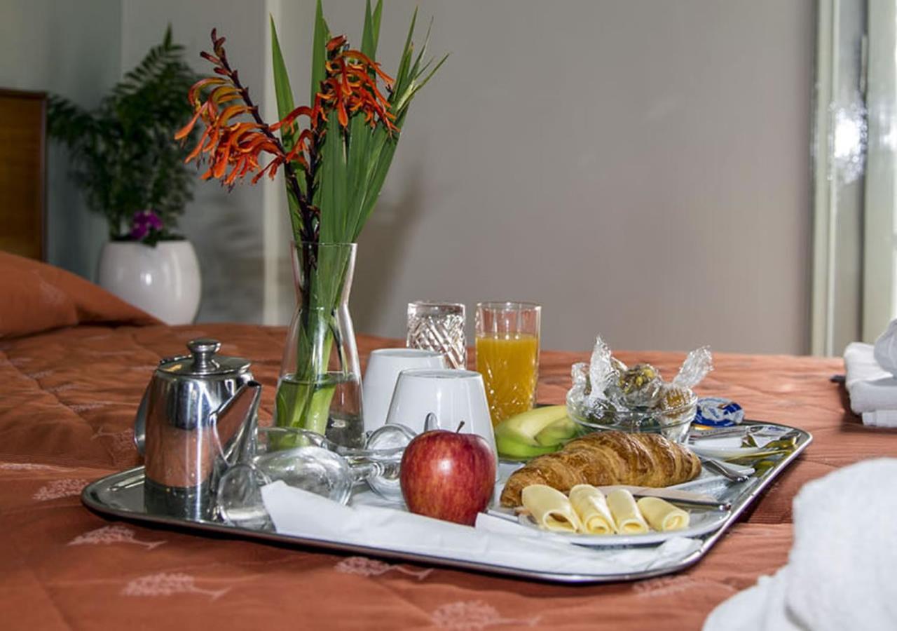Togias Hotel Aegina Bagian luar foto