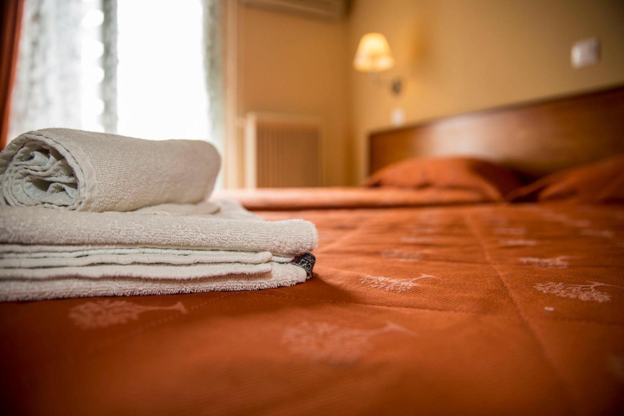 Togias Hotel Aegina Bagian luar foto
