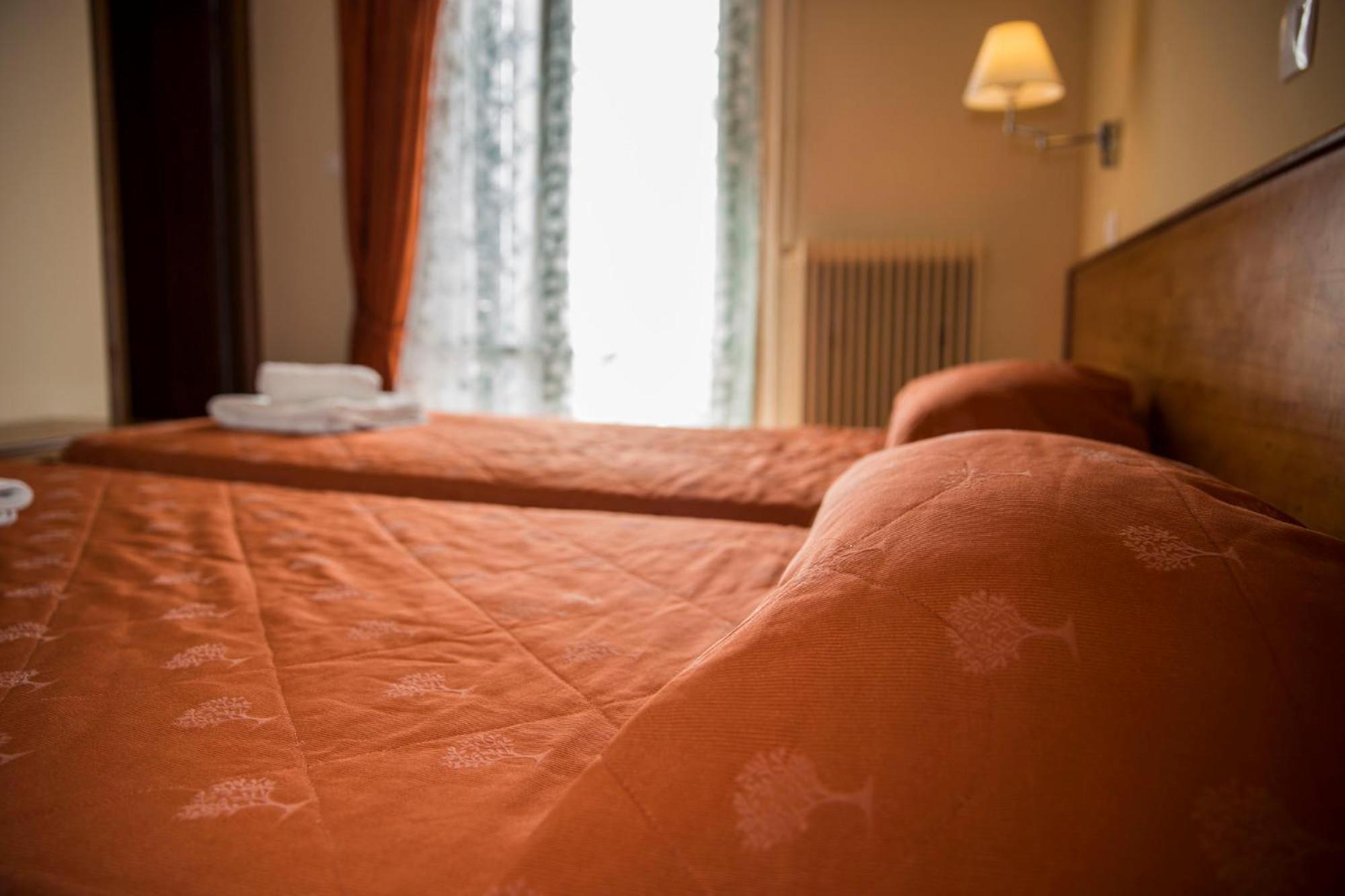 Togias Hotel Aegina Bagian luar foto