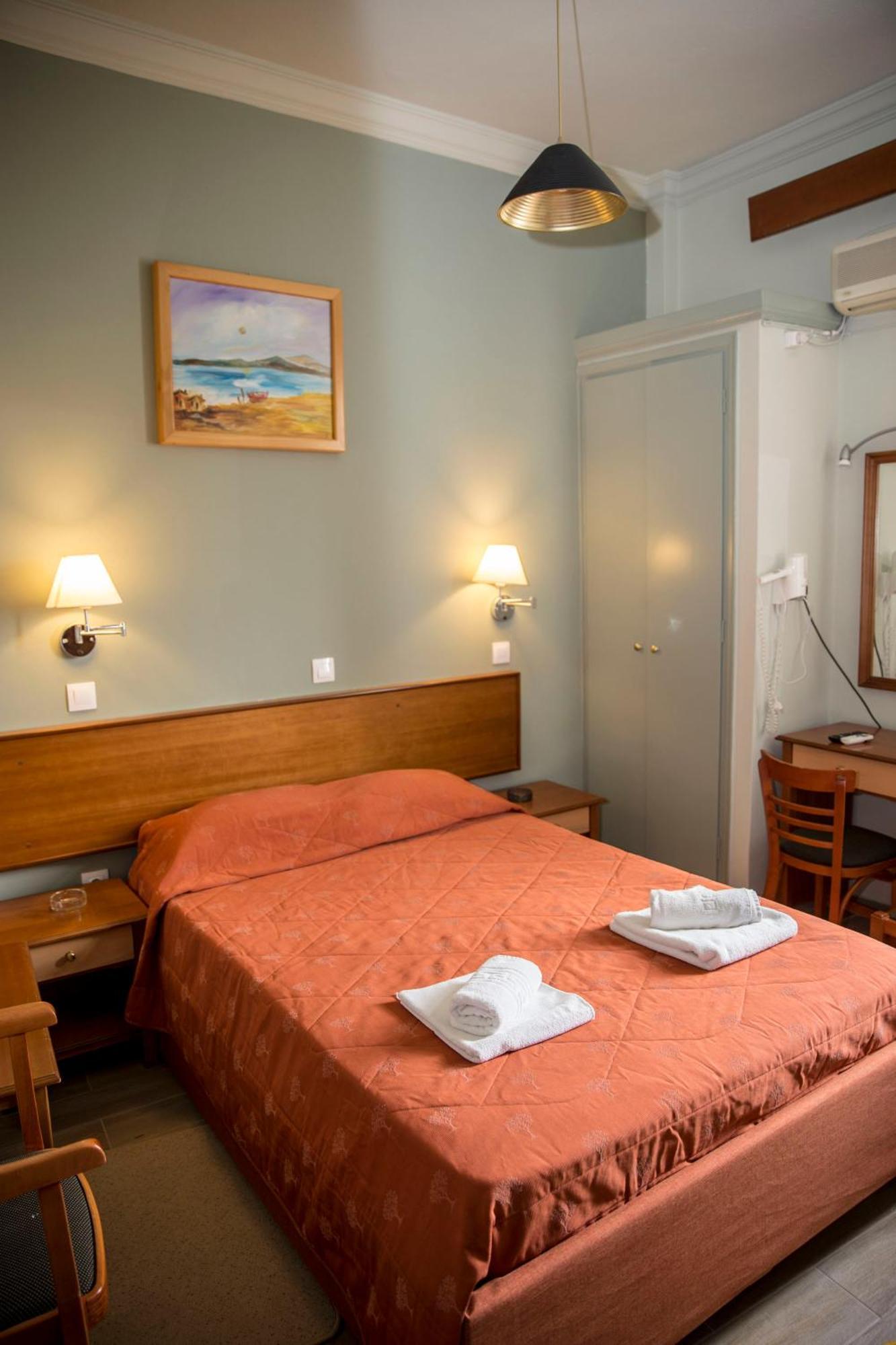 Togias Hotel Aegina Bagian luar foto