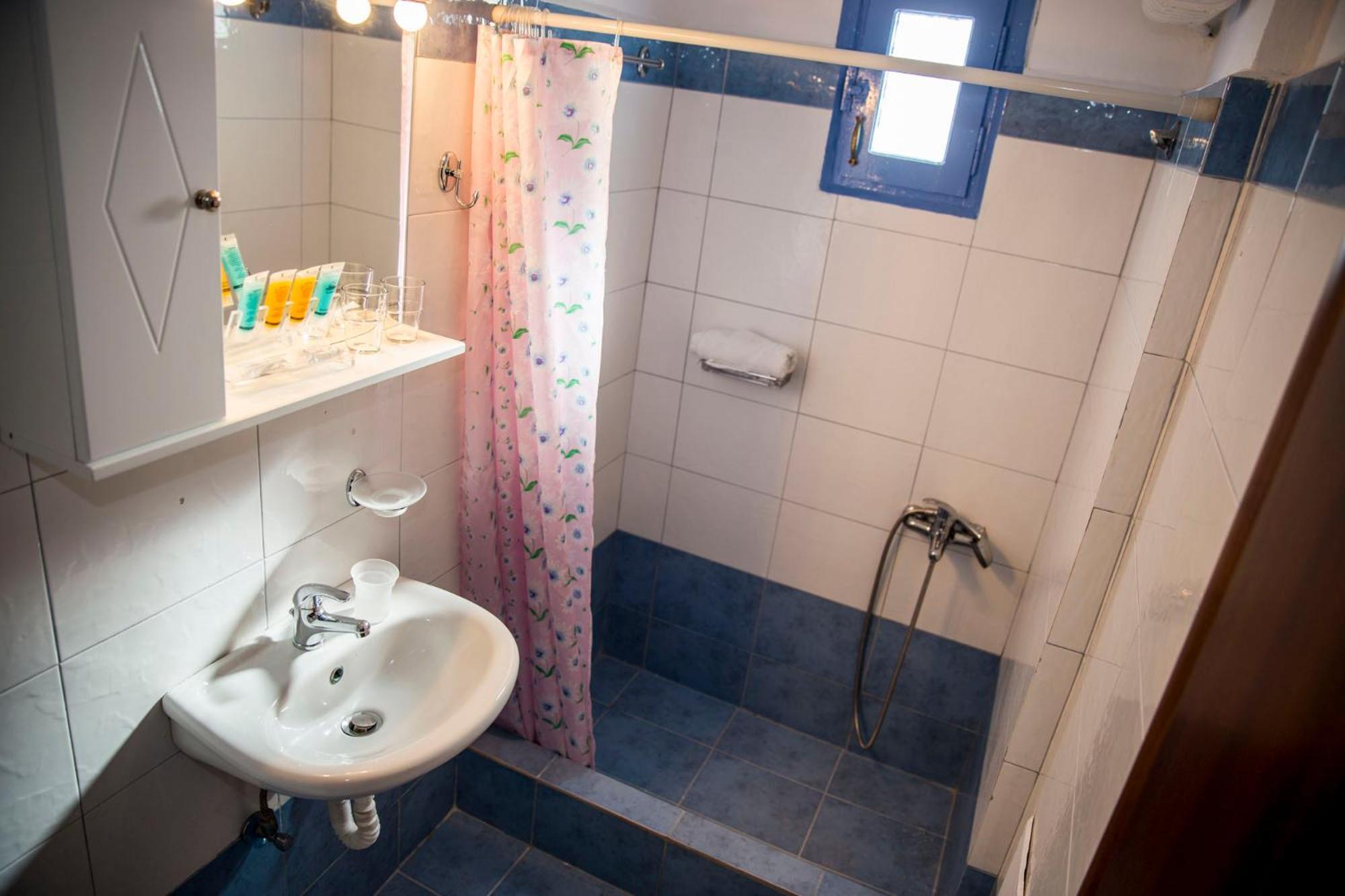 Togias Hotel Aegina Bagian luar foto