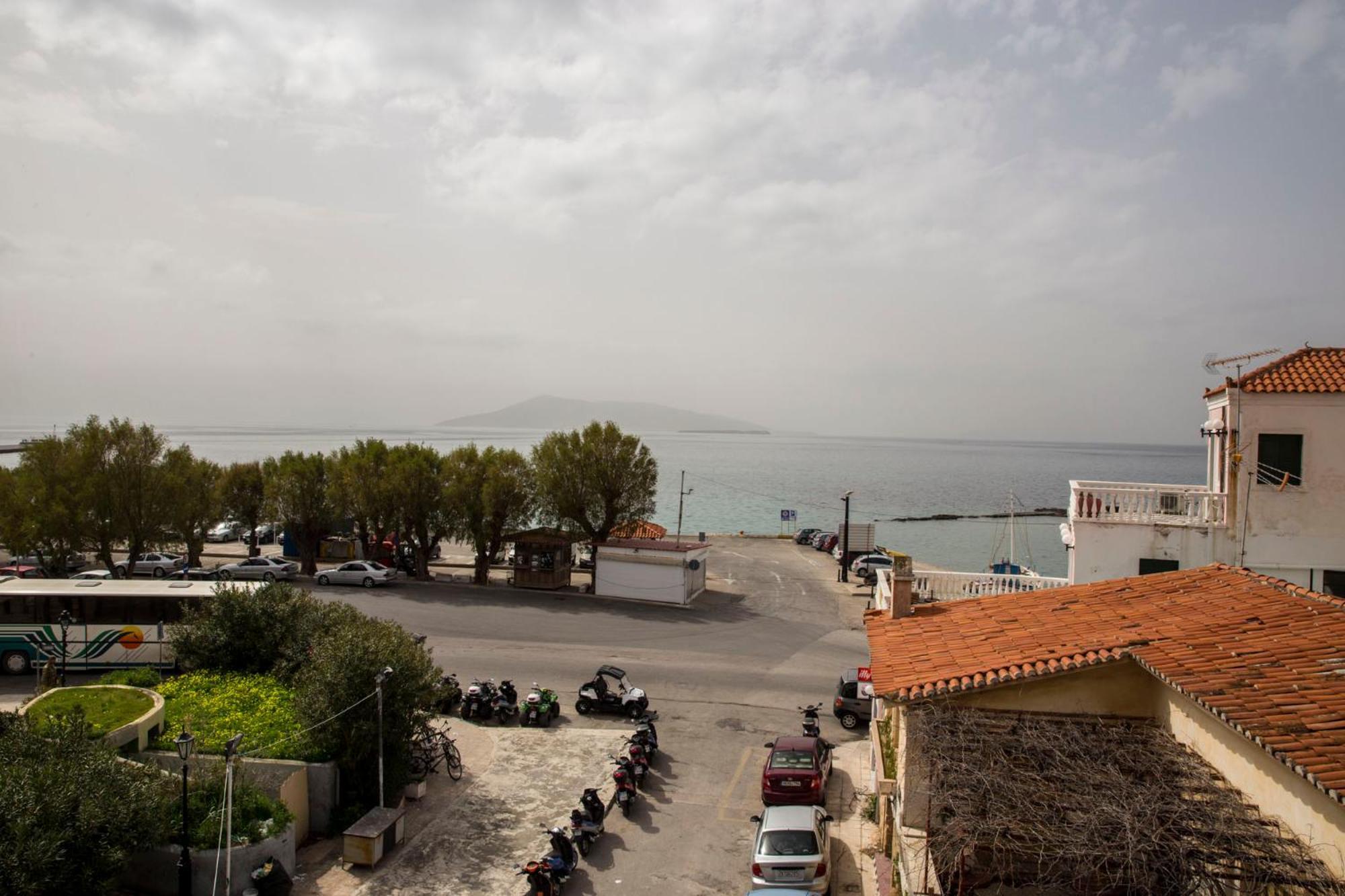 Togias Hotel Aegina Bagian luar foto